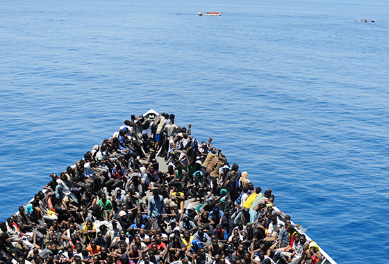 boat / migrants / saving / lives