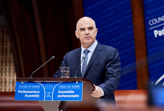  Secretary General Alain Berset takes questions from members of the Assembly